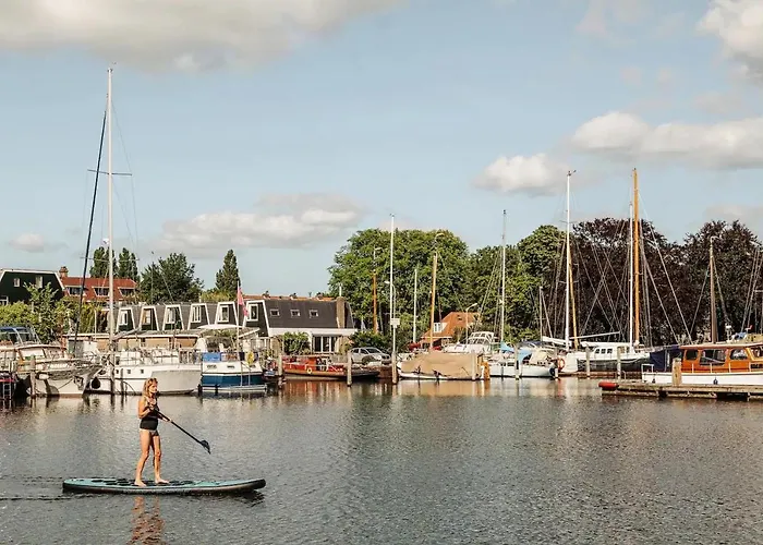 In Creative District, Free Parking בית הארחה